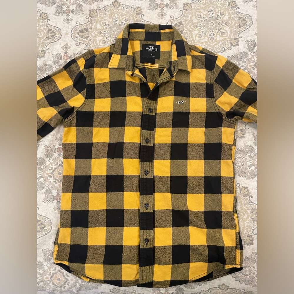 Hollister black and yellow flannel size Medium